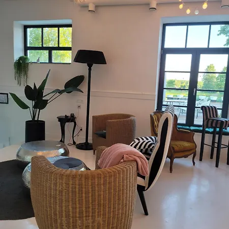 Boutique Mengeles Pienotava *
