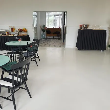 Boutique Mengeles Pienotava Villa Mengele